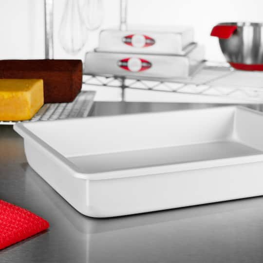 Fat Daddio's® ProSeries 9" x 13" Sheet Cake Pan